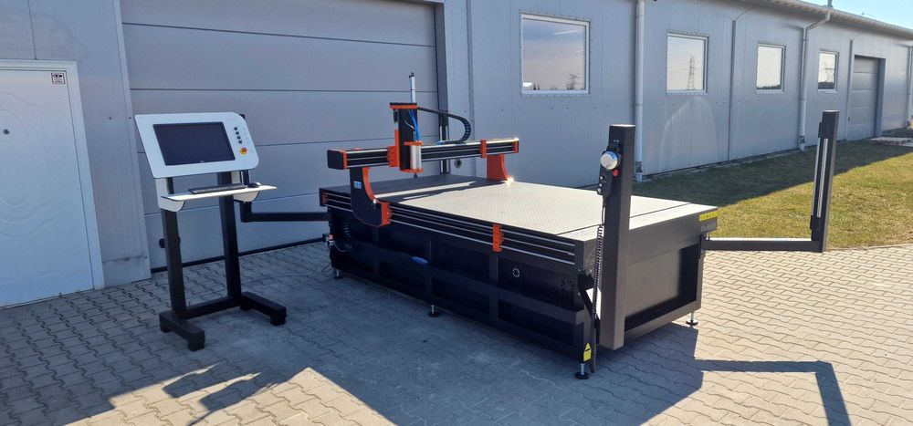 Ploter frezujący CNC BlackMill 1624 – frezarka do drewna i plexi