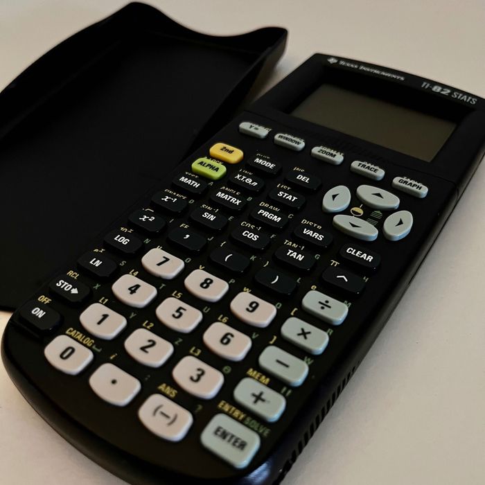 Calculadora Gráfica TEXAS TI-82 STAT