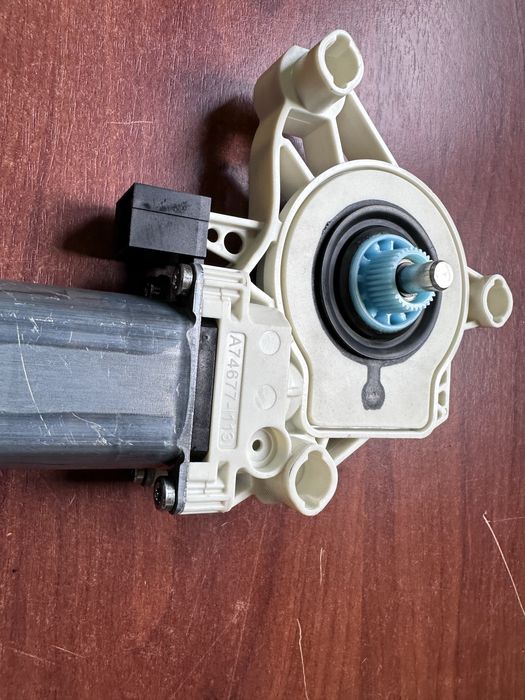 Мотор двигуна склопідйомника передніх лівих дверей Audi WAG 4K0959801