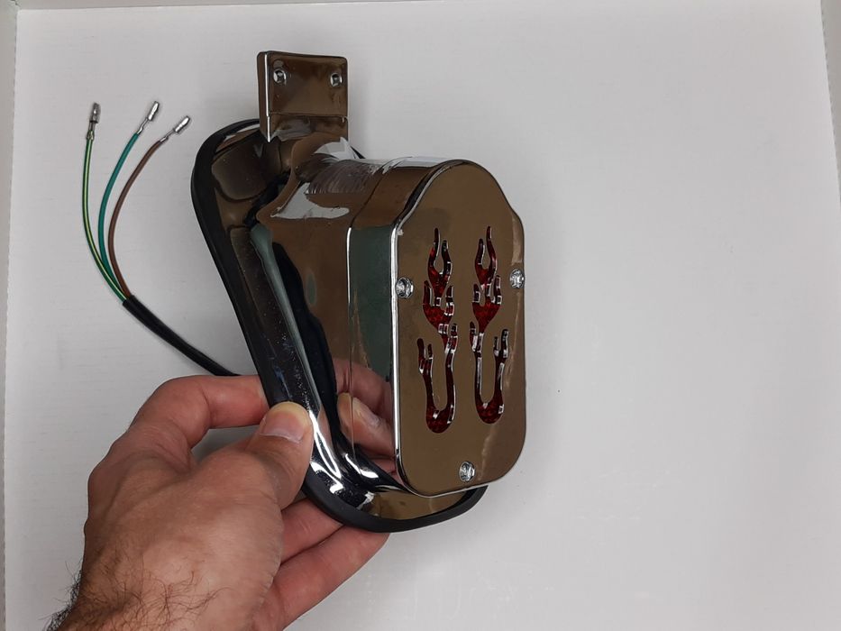 Стоп на мотоцикл универсальный светодиодный с рамкой под номер