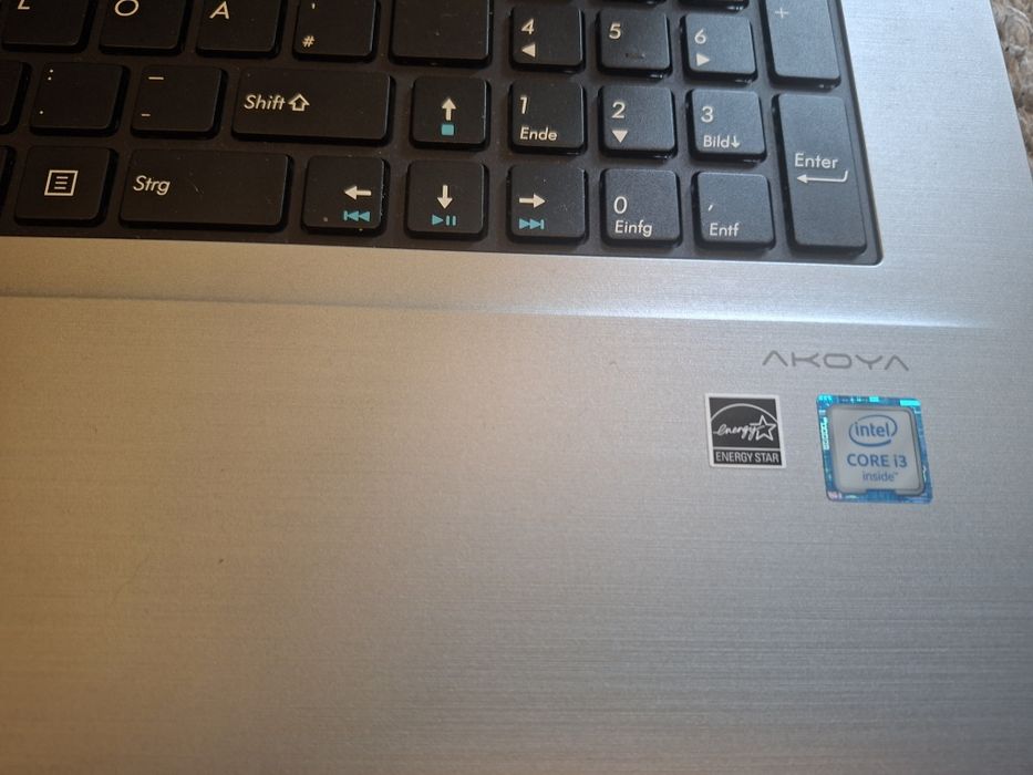 Laptop Medion 17cali i3 6gen ssd 120GB