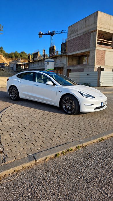 Tesla model 3 long range 498 cv