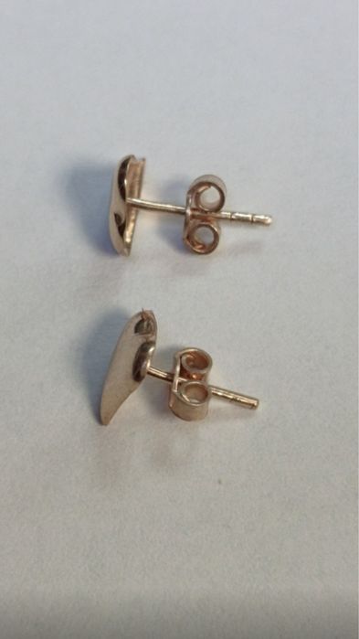 Золотые серьги-гвоздики