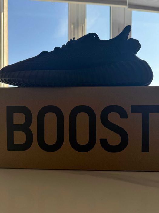 Yeezy 350 v2 Onyx