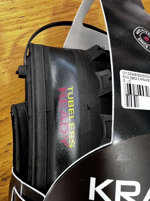 Hutchinson Pneu de MTB Kraken SideSkin Tubeless 29” x 2.30 - NOVO