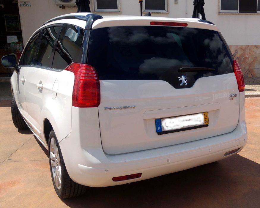 Peugeot 5008 1.6 HDi, 7L, automática, rodas 17 Teto Panorâmico, DVD