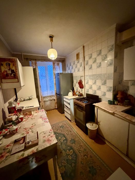 Продаж  3 кімнатної квартири  вул. Світла , р-н Ліски .