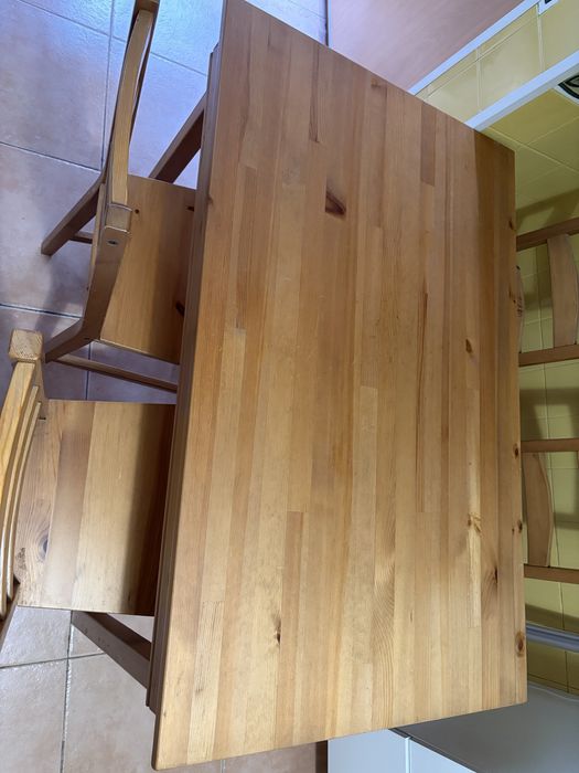 Conjunto mesa e 4 cadeiras de cozinha