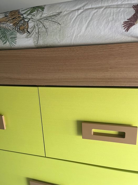 Cama e secretária