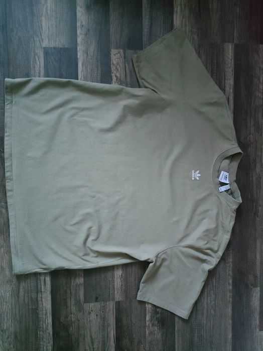 świetny  t-shirt ADIDAS stan idealny