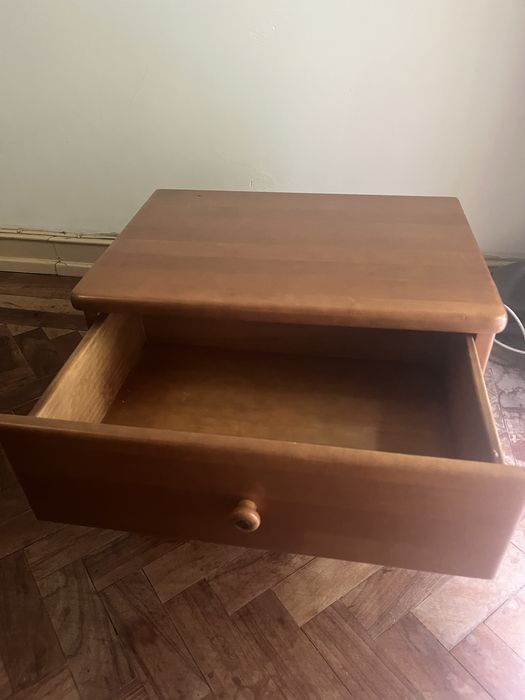 Mesa de Cabeceira em Madeira (53cm Largura) – 2 Gavetas