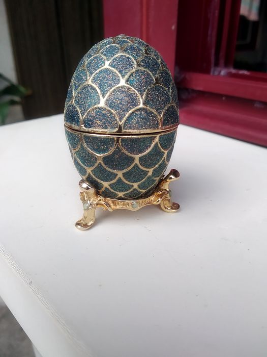 Guarda jóias tipo ovo Fabergé