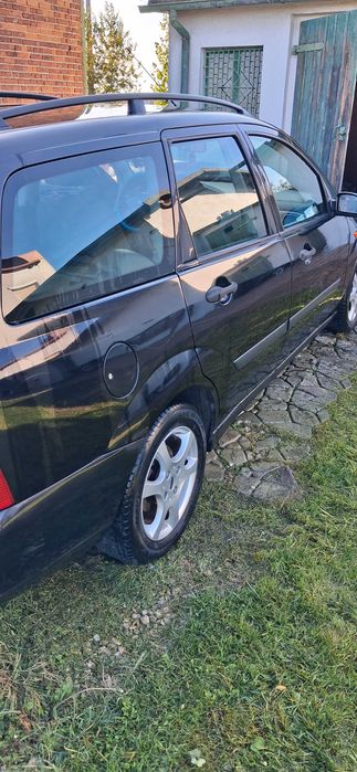 Ford Fokus     .