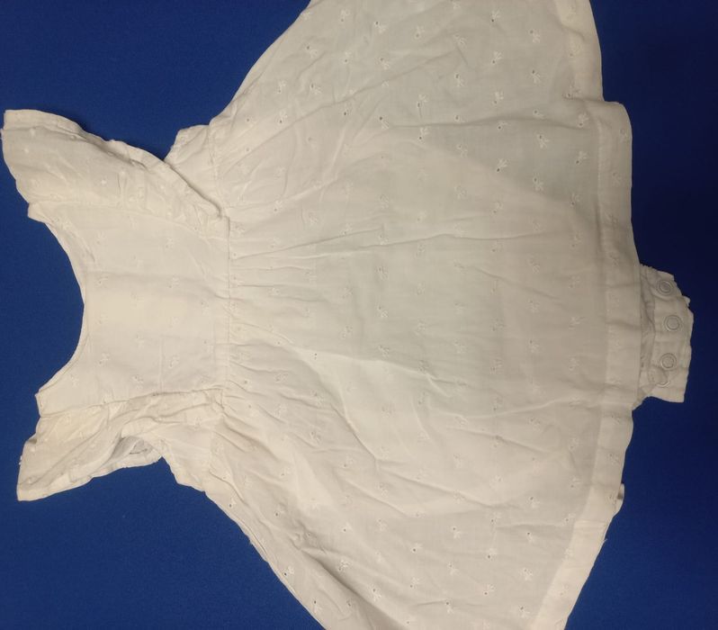 Vestidos lindos à escolha 8 €