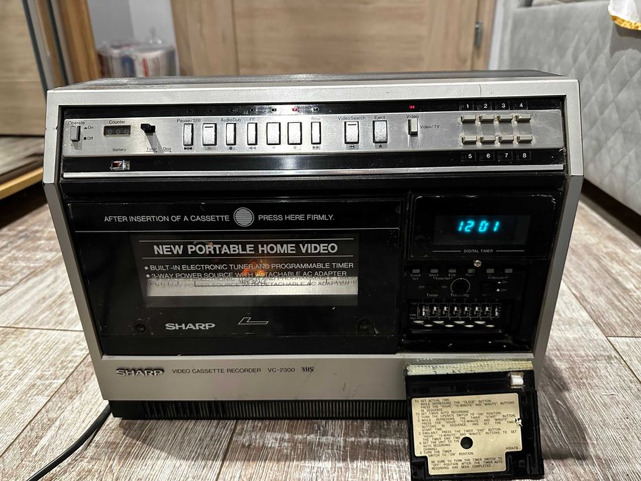 Przenośny magnetowid VHS Sharp VC-2300