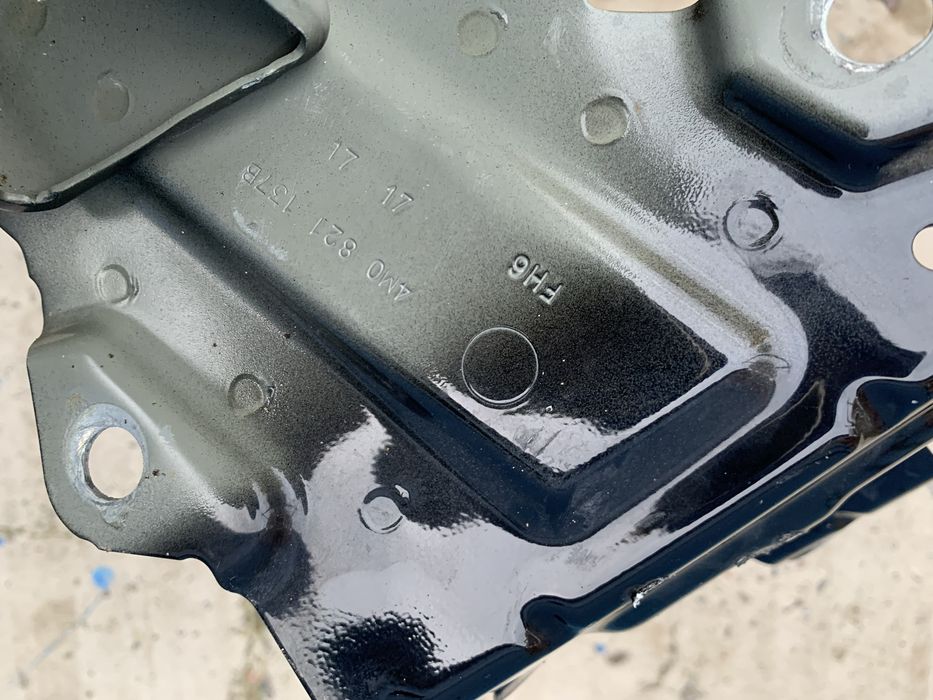 Кронштейн фари Audi Q7 2016-2020 крепление бампера ауді ку7 крило