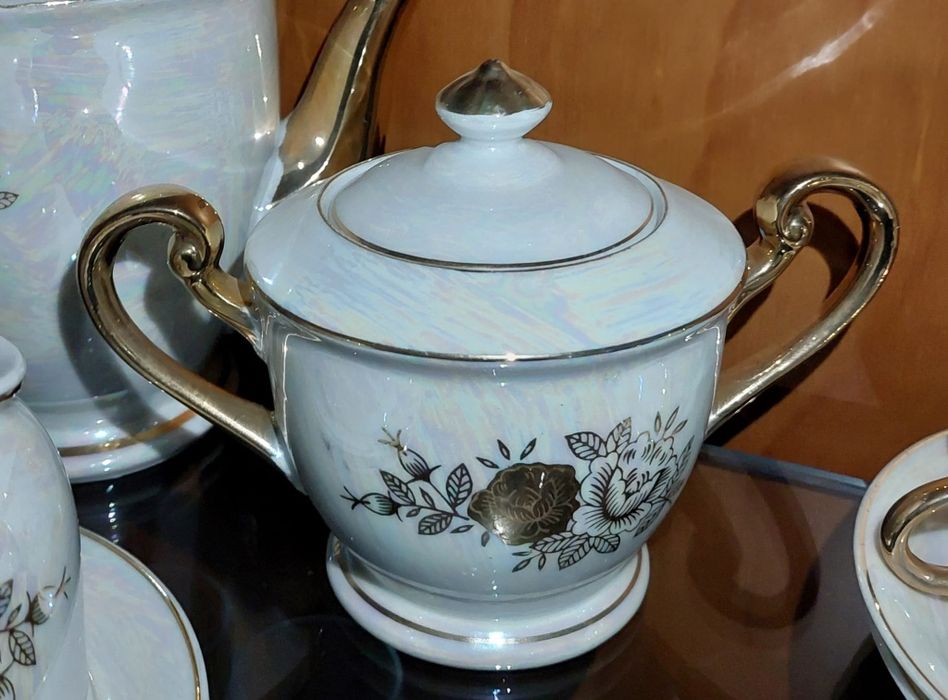 Chinese tea set.425379304256972804