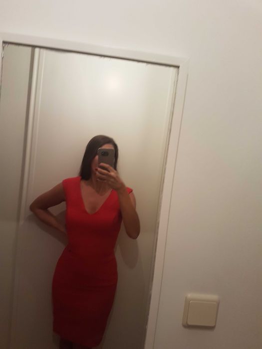 Vendo vestido vermelho cintado e elegante