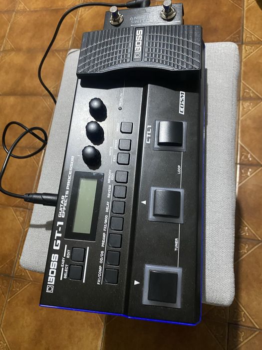 Pedaleira BOSS GT1 + Foot switch + Bag