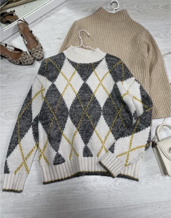 Светр в ромби теплий і стильний