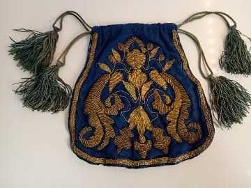 Bolsa/pochete em Seda Azul Escuro com Bordados a Fio Bordado Dourado