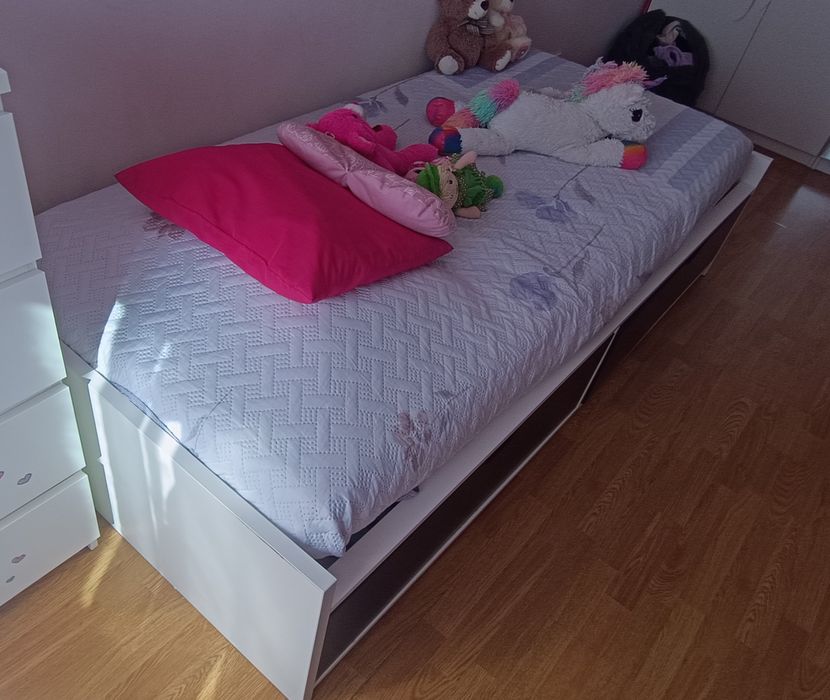 Cama solteiro IKEA com colchão