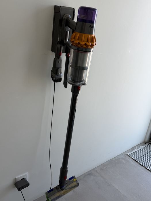 Dyson V15 Submarine – Como Novo (3 Meses de Uso) + Acessórios