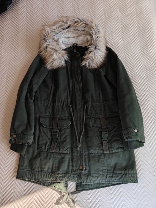 Damska kurtka zimowa z futerkiem przy kapturze / FB Sister / roz. M