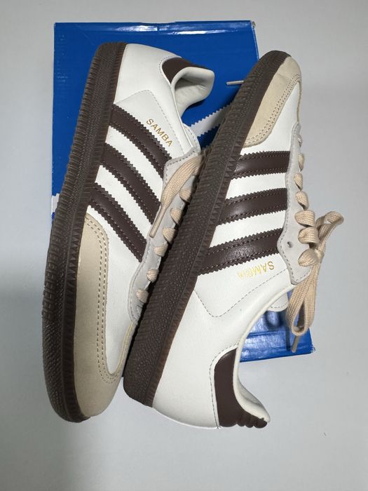 Tenis adidas samba castanho.