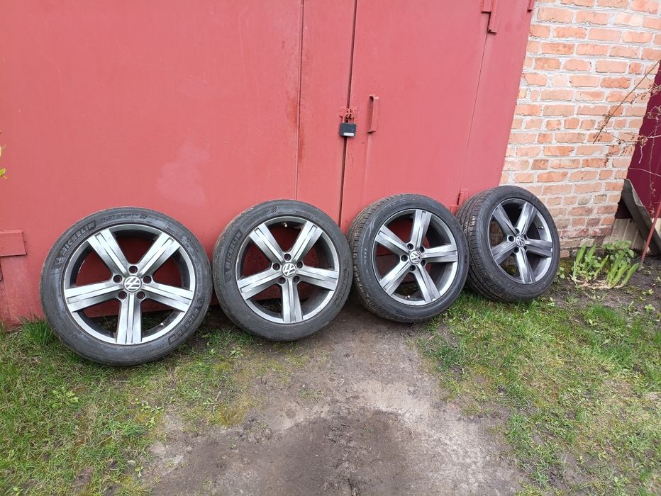 Оригінальні диски VW R17 5x112 з шинами