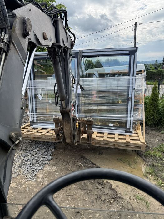 Usługi  koparką    Obrotową Mecalac 12. I minikoparką