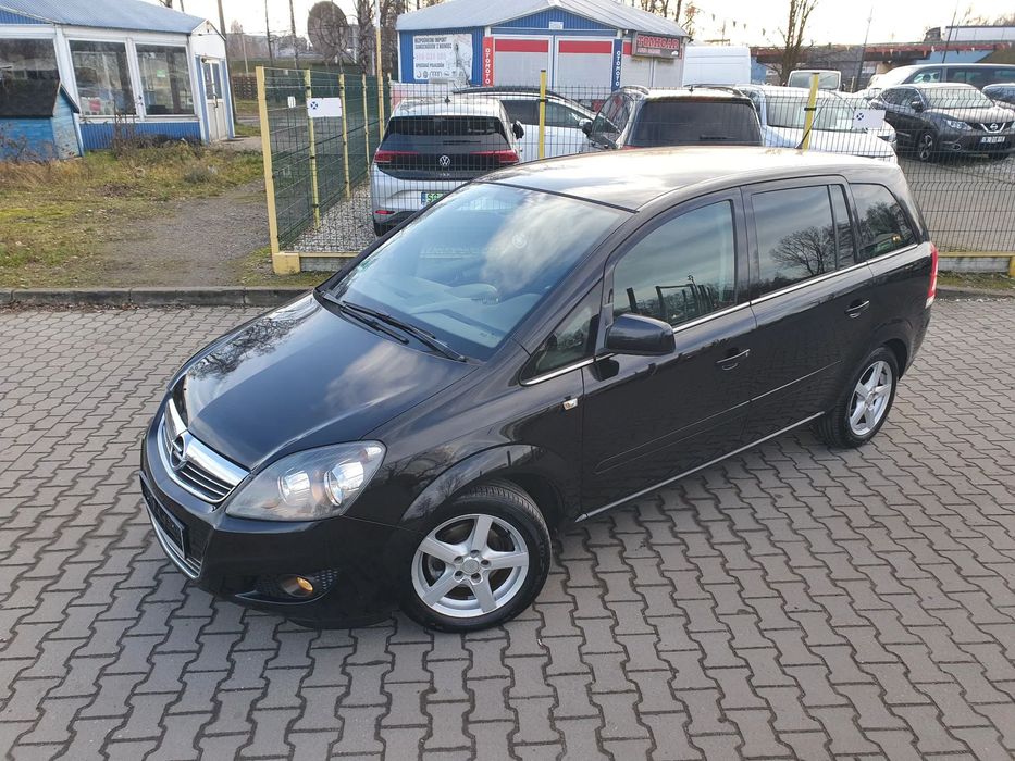 Opel Zafira Stan techniczny bez zarzutu Bogate wyposażenie Udokumentowany przebieg