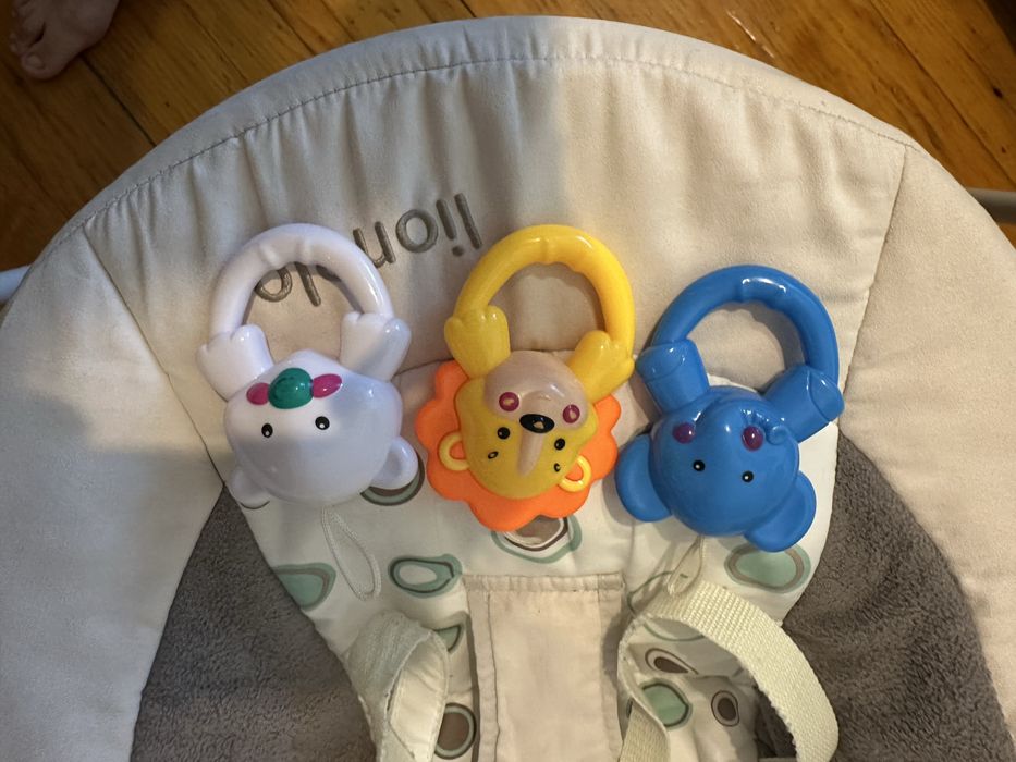 Гойдалка/ заколисуючий центр Lionelo Robin