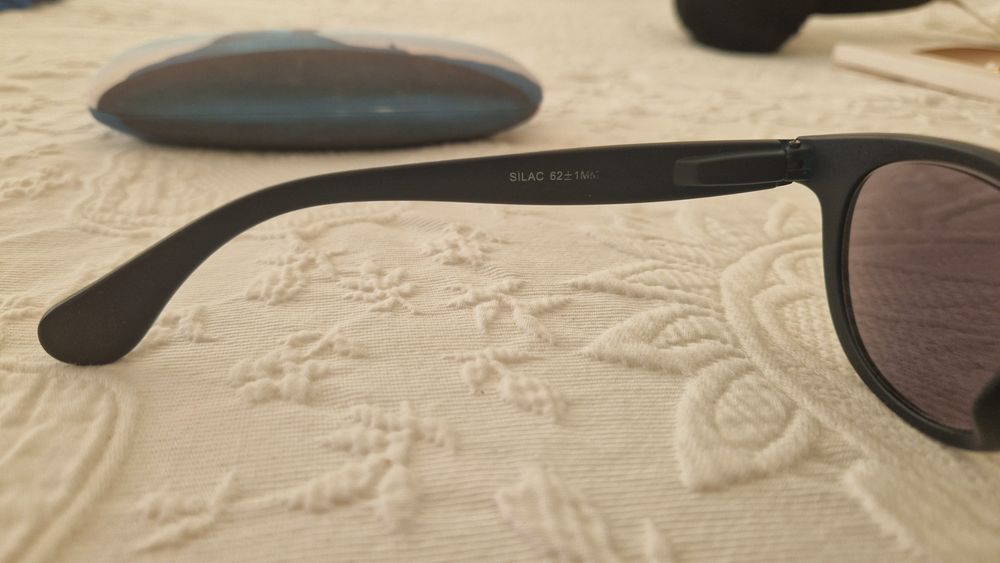 Óculos de sol graduados +1.5 com caixa