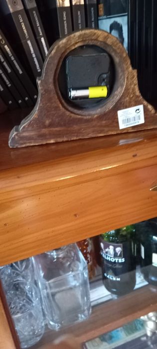 Vendo relogio em madeira