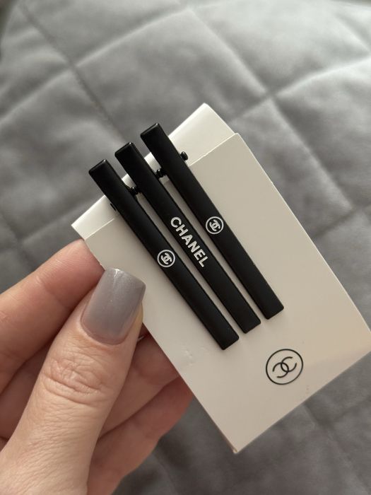 Spinki do włosów Chanel. Autentyczne