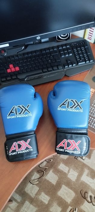 Продам перчатки и лапу