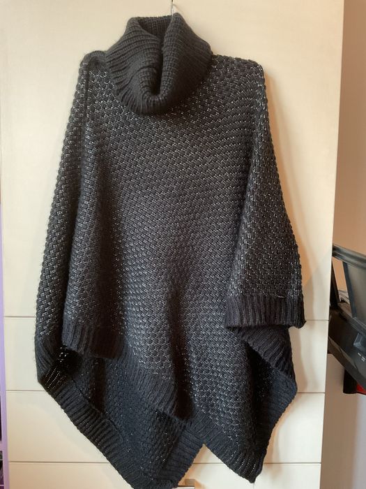 Czarne poncho Calvin Klein