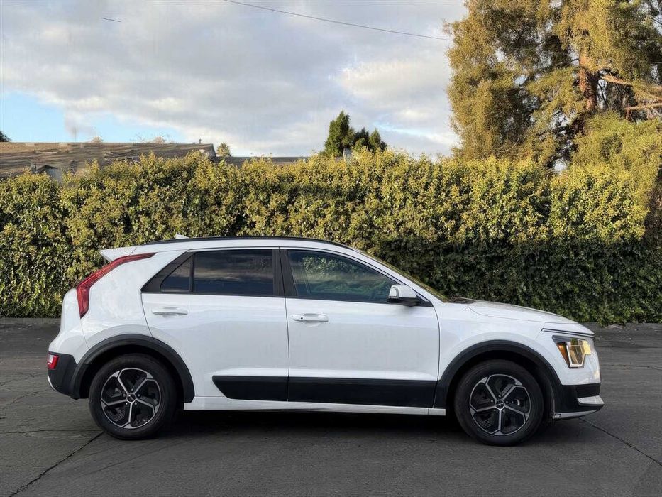 Kia Niro EX Touring      2023