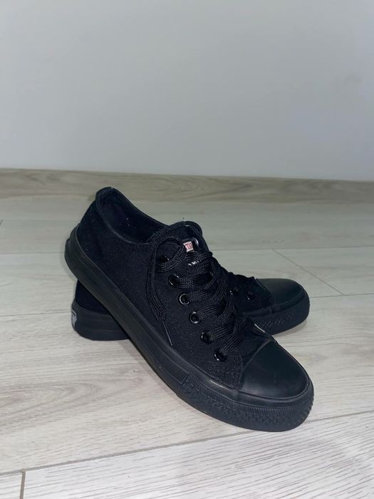 Кеди на дівчинку