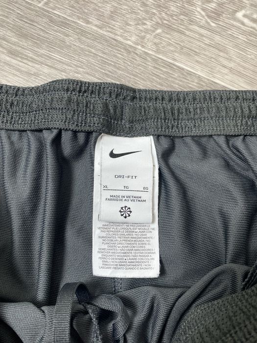 Спортивні штани Nike Dri-Fit в гарному стані, оригінал L-XL