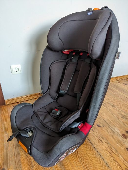 Автокрісло Chicco Gro-Up 1-2-3 Red Passion
Chicco