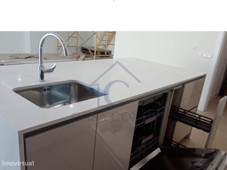 Moradia T4 Duplex com piscina, 180 m², acabamentos de luxo
