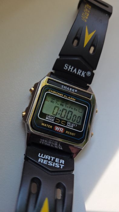 Stary zegarek elektroniczny Shark z epoki Vintage