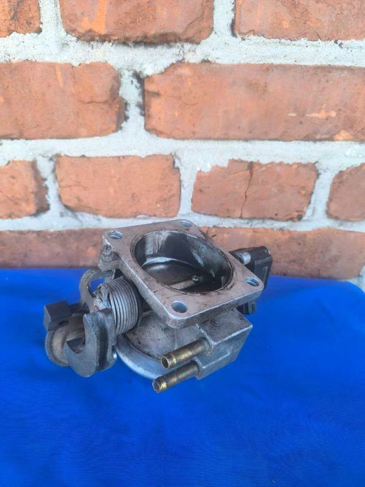 Дросельна заслінка VW Golf Jetta 2.8L VR6 021061G