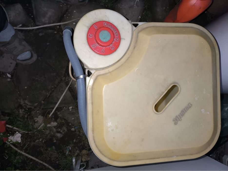 Пральна машина в робочому і хорошо стані