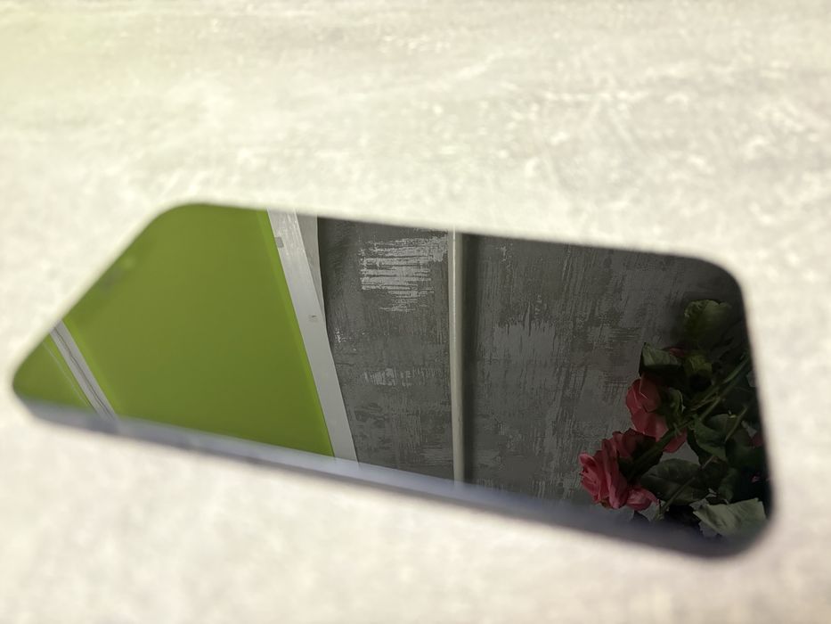 Продаю айфон 12 /256