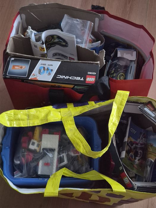 Продам 10 кг лєго з фігурками та інструкціями