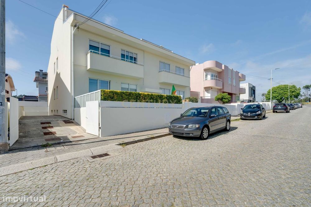 T2+2 Duplex c/ Sótão amplo (248m²) | S. Félix Marinha