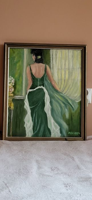 Kobieta w zielonej sukience